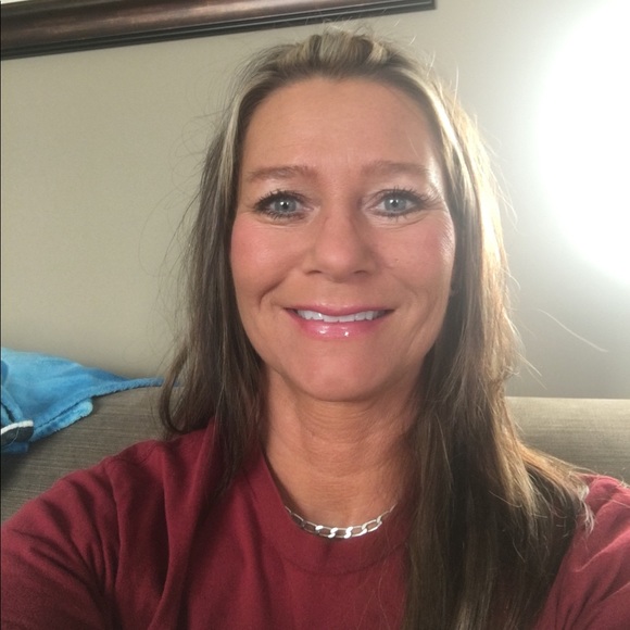 Profile Picture of Kim Wolff (@kmywolff) on Poshmark