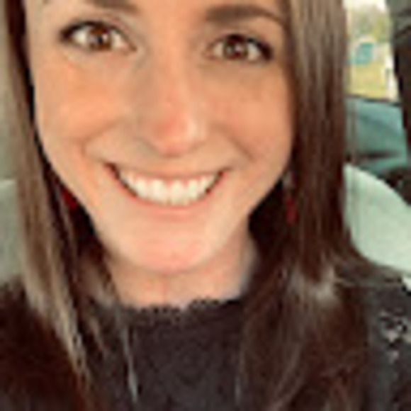Profile Picture of Carly Peroutka (@cperuk) on Poshmark