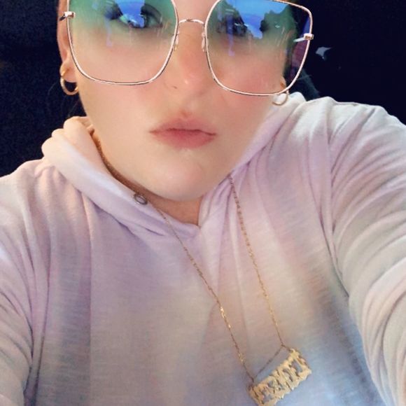 Profile Picture of Linsey Zolecki (@linseyzolecki) on Poshmark