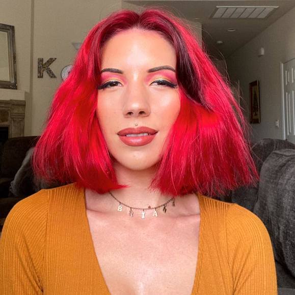 Profile Picture of Briana Roberts (@bkosling) on Poshmark