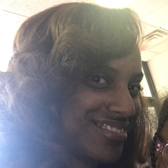 Profile Picture of Ashley Frieson (@afrieson337) on Poshmark