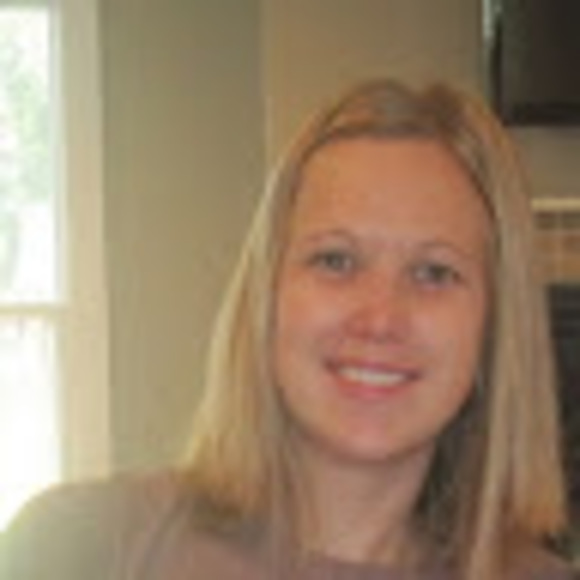 Profile Picture of Leah Bruxvoort (@rlbruxvoort) on Poshmark