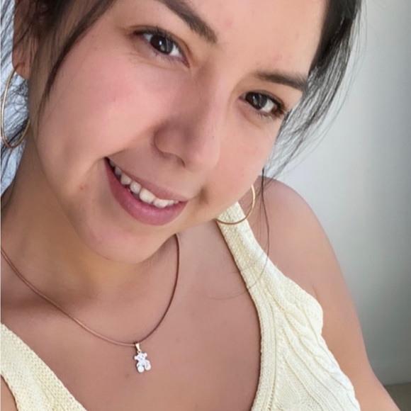 Profile Picture of Michelle Carbonel (@mcarbonel) on Poshmark
