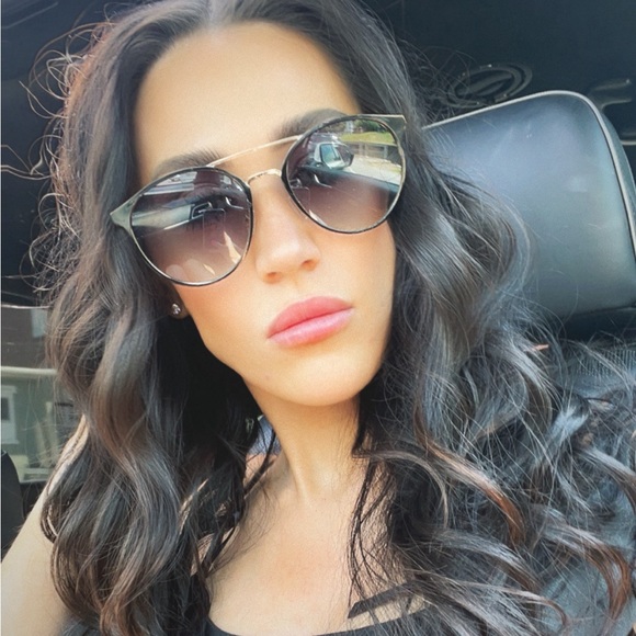 Profile Picture of Felicia Schiavoni (@felicia2418) on Poshmark