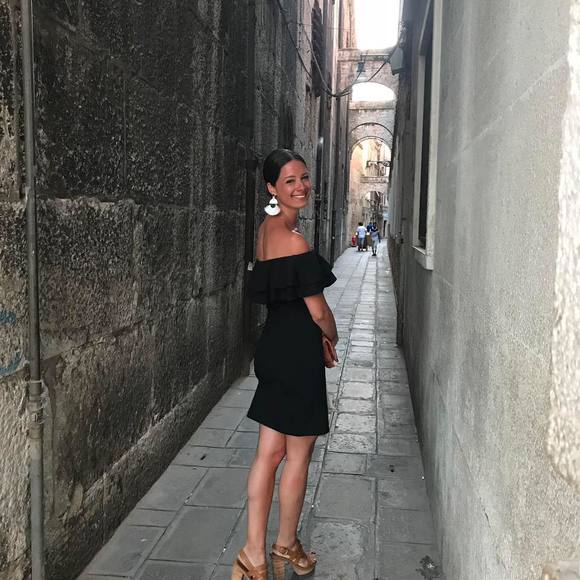 Profile Picture of Zeynep Onaran (@zeynepo) on Poshmark