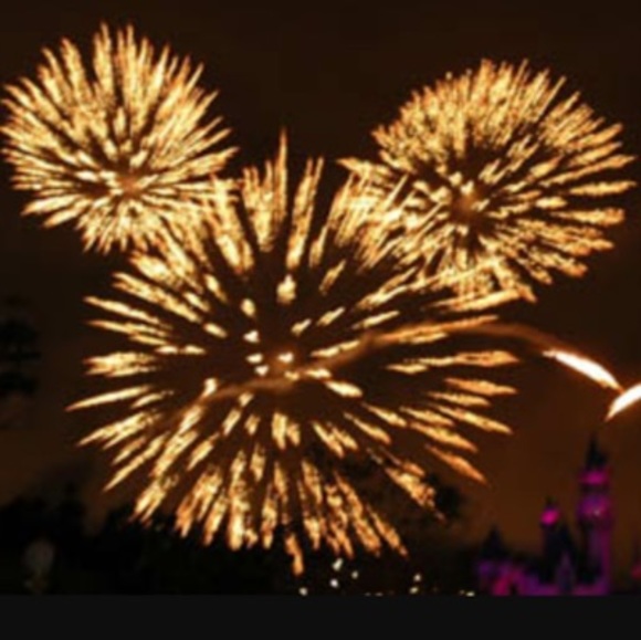 Profile Picture of Elise Milbrandt (@creavato) on Poshmark