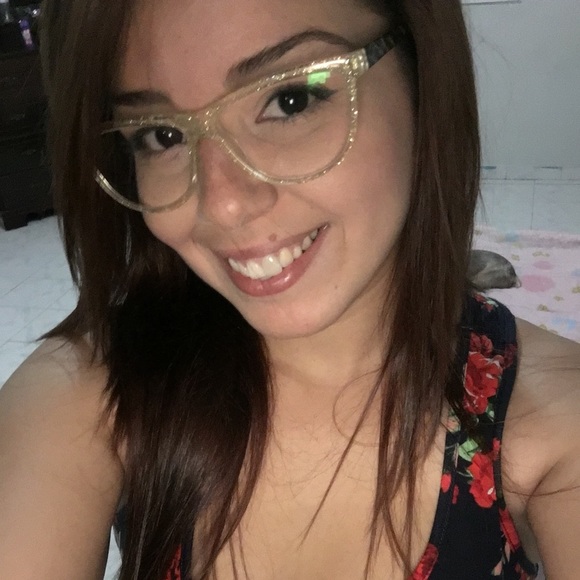 Profile Picture of Jarnelle Pérez (@jarnelle) on Poshmark