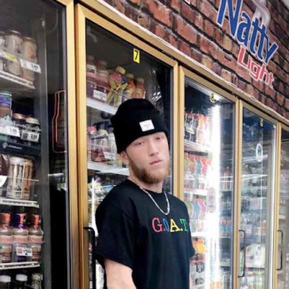 Profile Picture of Jacob Armstrong (@jacobarm2000) on Poshmark