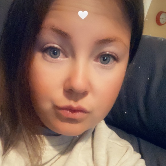 Profile Picture of Kiaya Entwisle (@kmentwisle) on Poshmark