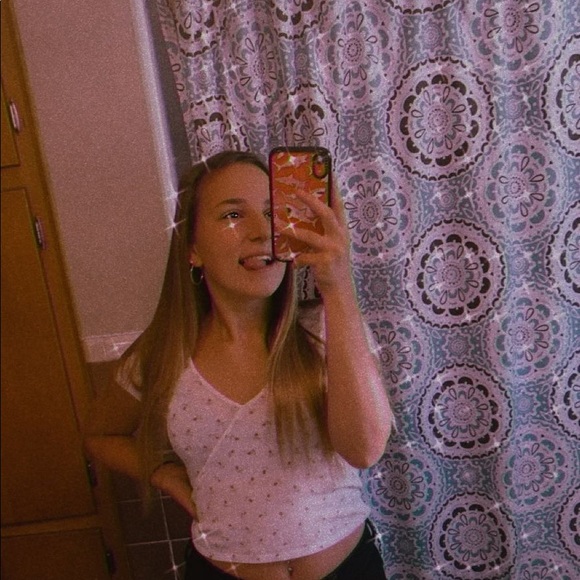 Profile Picture of Riley Steinbrunner (@rileyshops937) on Poshmark