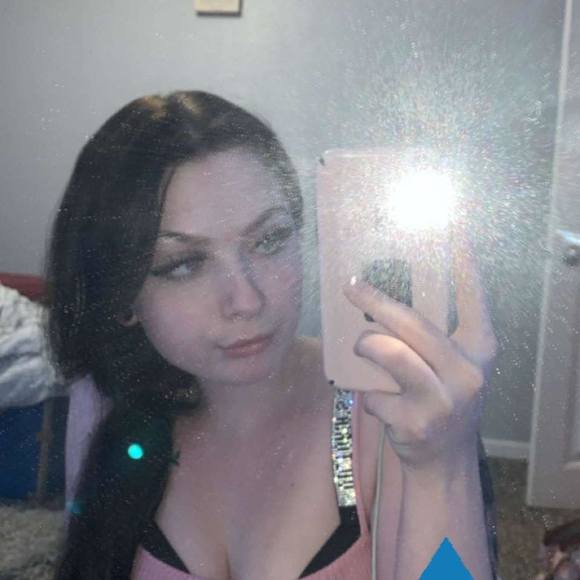 Profile Picture of Karmin Auterson (@karminauterson) on Poshmark