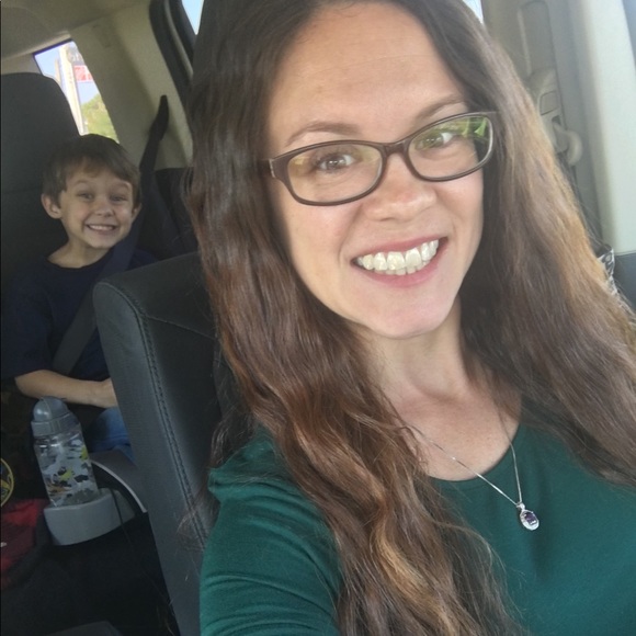 Profile Picture of Cassie Friar (@seamarie920) on Poshmark