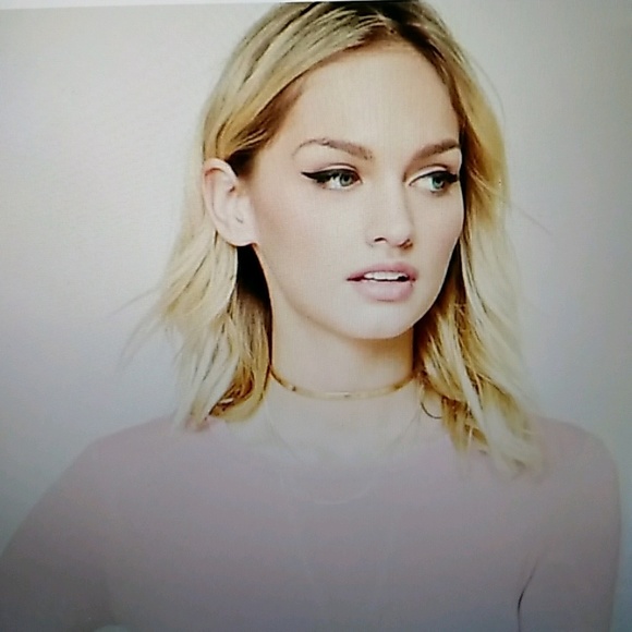 Profile Picture of Carlene Thomas (@fashionlala) on Poshmark