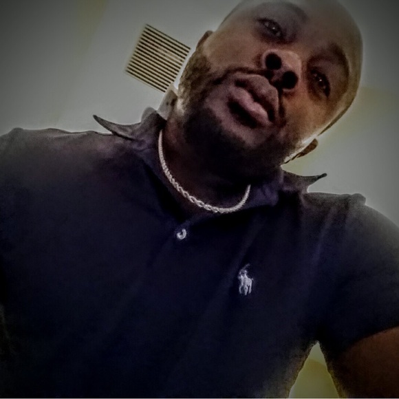 Profile Picture of Products Products and product (@demavilleatoi) on Poshmark