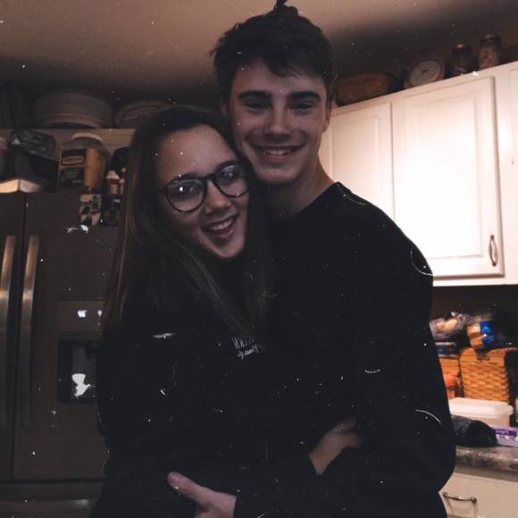 Profile Picture of Haley Stahl (@halesss02) on Poshmark