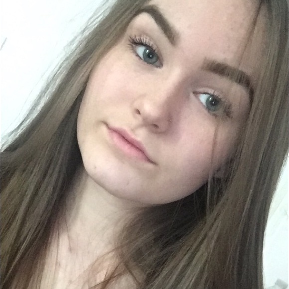 Profile Picture of Hailee Pacich (@haileevp) on Poshmark