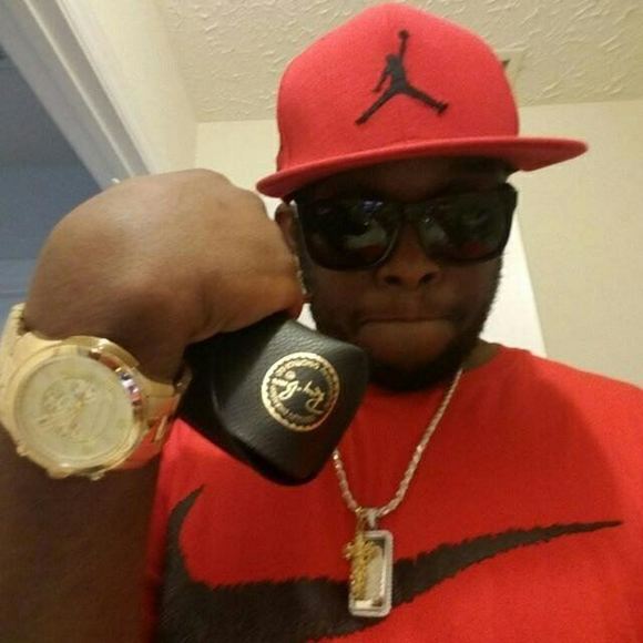 Profile Picture of Miles Evan (@milesevan15) on Poshmark