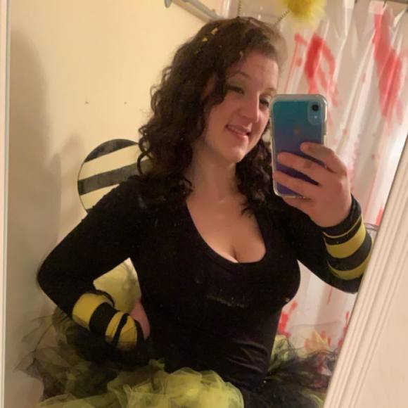 Profile Picture of Amee Frawley (@afrawley) on Poshmark