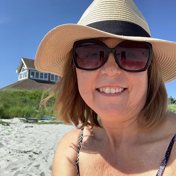 Profile Picture of Christina Monahan (@christinamon339) on Poshmark