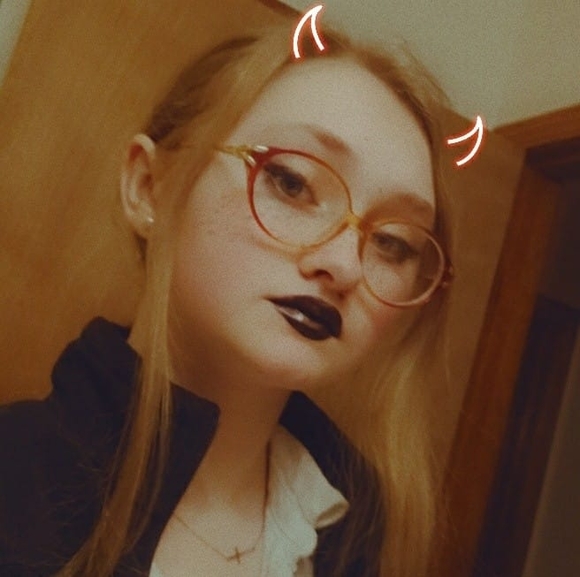 Profile Picture of Kaydance Zibung (@kaydancezibung) on Poshmark