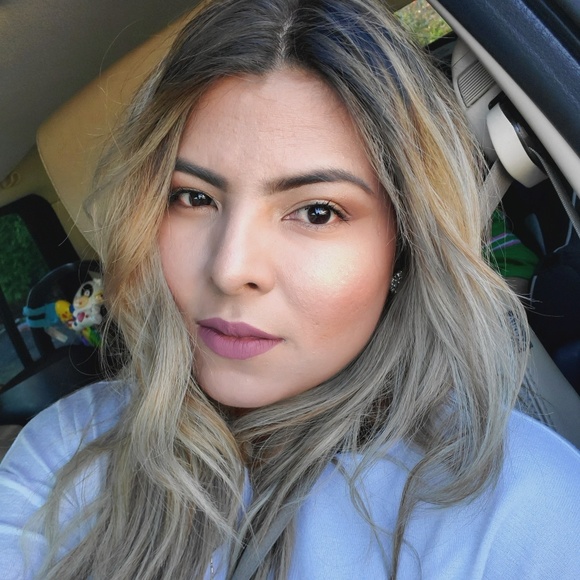 Profile Picture of Lissyren Bellas (@lissyrenbellas) on Poshmark