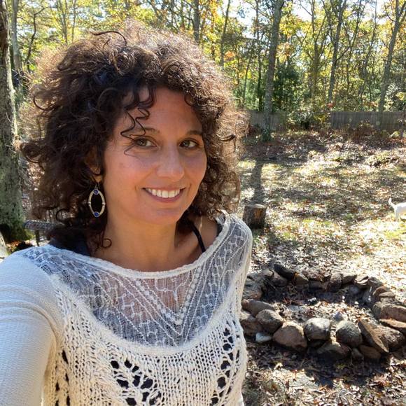 Profile Picture of Danielle Fino (@danielle_fino) on Poshmark