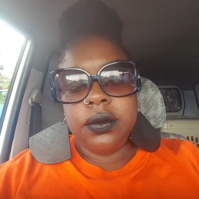 Profile Picture of Allison R Wolfe (@allicatwolfe) on Twitter