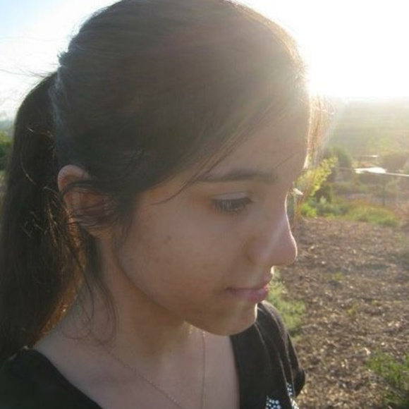 Profile Picture of Torri Smith (@vumin) on Poshmark