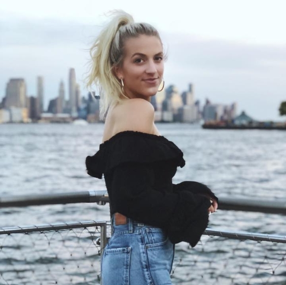 Profile Picture of Hannah Biehn (@hbiehn4494) on Poshmark