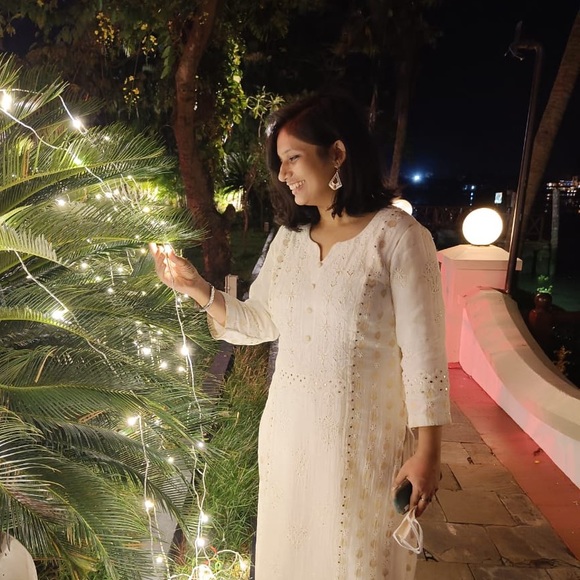 Profile Picture of Atima Agrawal (@atimaagrawal) on Poshmark