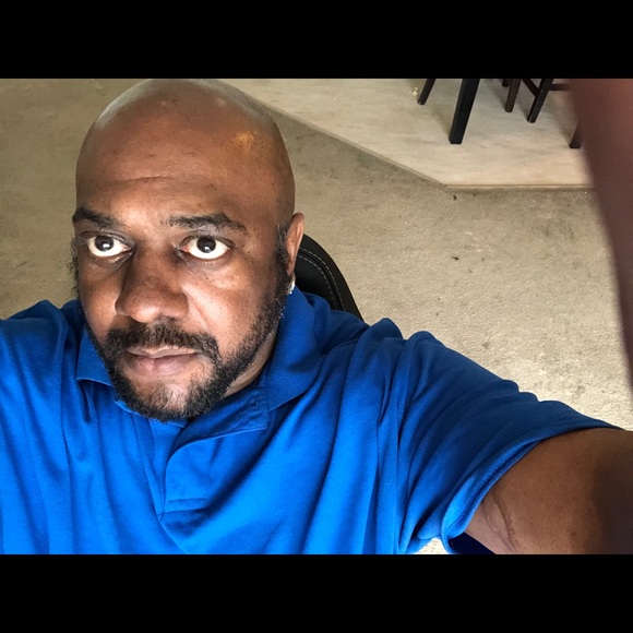 Profile Picture of James Harvey (@jeharvey712) on Poshmark