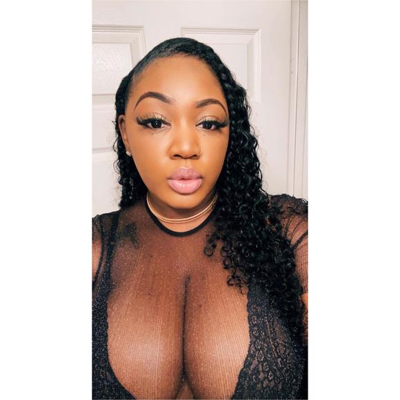 Profile Picture of Willette Murrell (@dimplezz33) on Poshmark