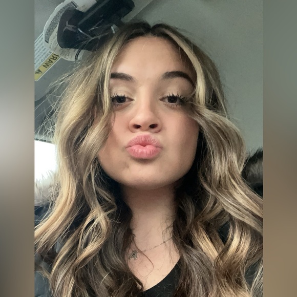 Profile Picture of Gina Ramundo (@queengina33) on Poshmark