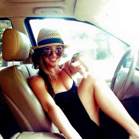 Profile Picture of Jillian Charyn (@jcharyn) on Poshmark