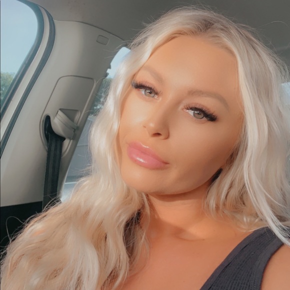 Profile Picture of Savanah Scown (@savanahscown) on Poshmark