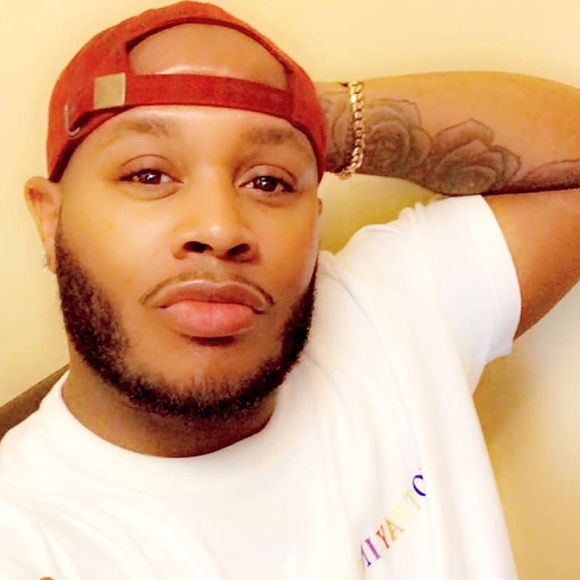Profile Picture of Michael Quarles (@jr_quarles89) on Poshmark
