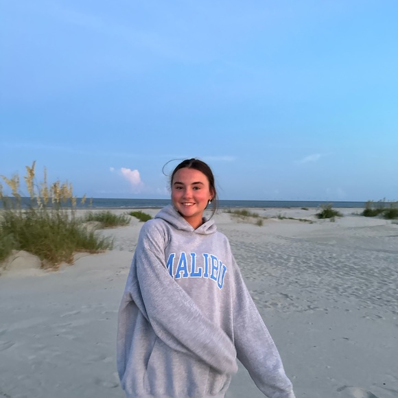 Profile Picture of Haley Tuck (@haleygtuck) on Poshmark