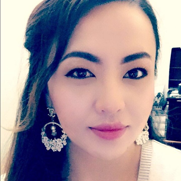 Profile Picture of Jer Vang (@jvang209) on Poshmark