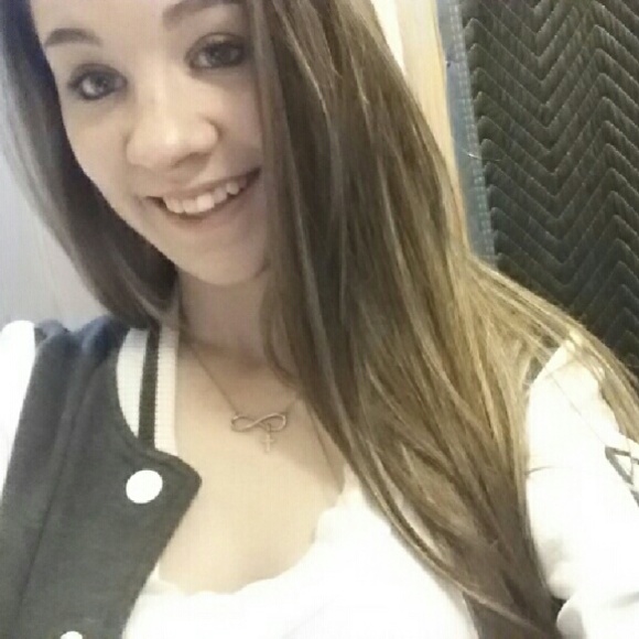 Profile Picture of Jenna Small (@jennasmall) on Poshmark