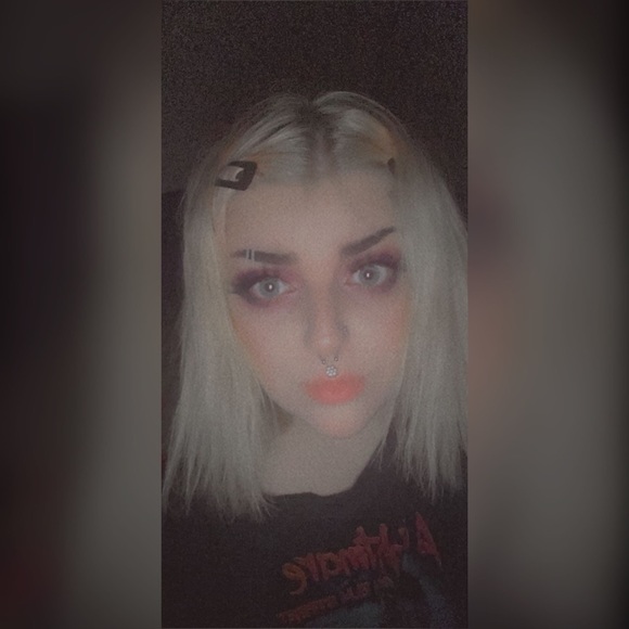 Profile Picture of Skylar Daniels (@restlessprncess) on Poshmark