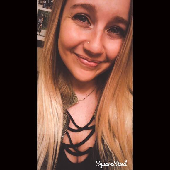 Profile Picture of Sydney Keuler (@sydneykeuler) on Poshmark