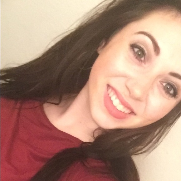 Profile Picture of Carly Bailey (@carly1396) on Poshmark