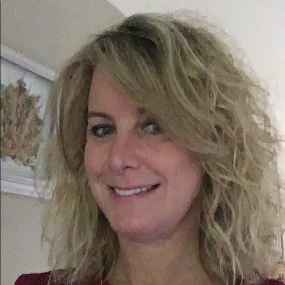 Profile Picture of Gina Yalicki (@gyalicki) on Poshmark