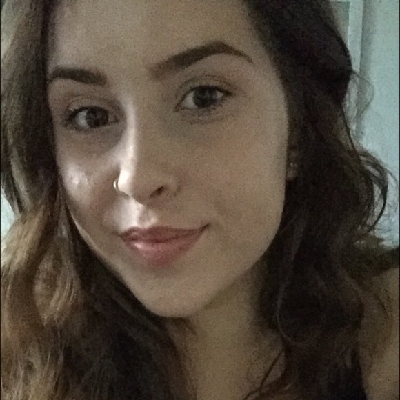 Profile Picture of Autumn Davison (@autumnd18) on Poshmark