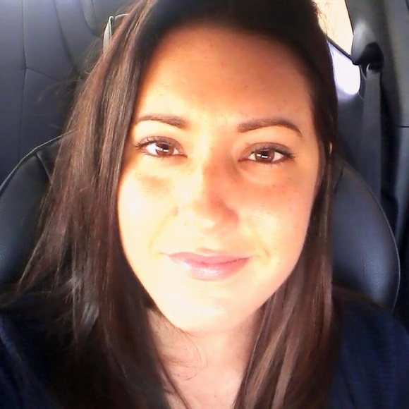 Profile Picture of Janelle Secondino (@jnel83) on Poshmark