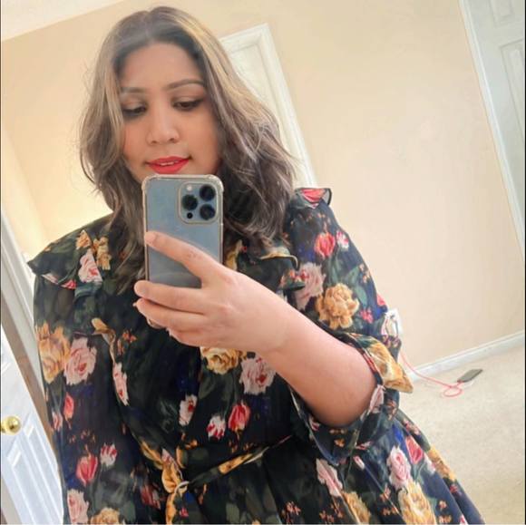 Profile Picture of Debra Eliezer (@debraeliezer) on Poshmark