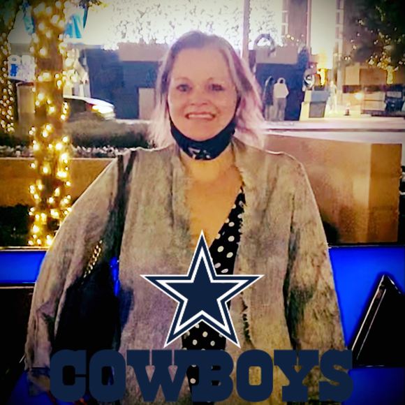 Profile Picture of Beth Thrash-ladwig (@thrashbeth) on Poshmark