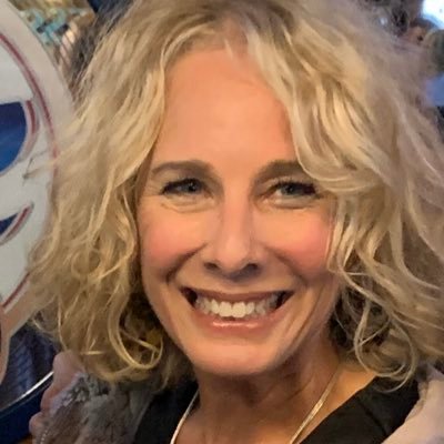 Profile Picture of Lisa Roach (@lisaroach3G) on Twitter