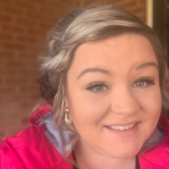 Profile Picture of Jessica Holt (@jesskkaa21) on Poshmark