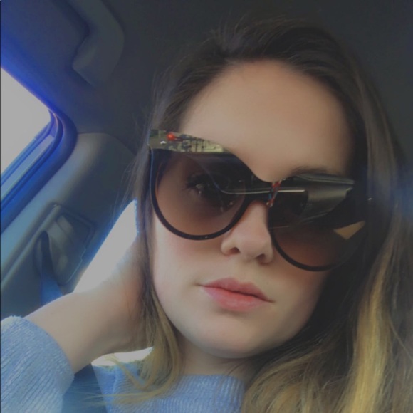 Profile Picture of Kailey Fornari (@kailey_fornari) on Poshmark